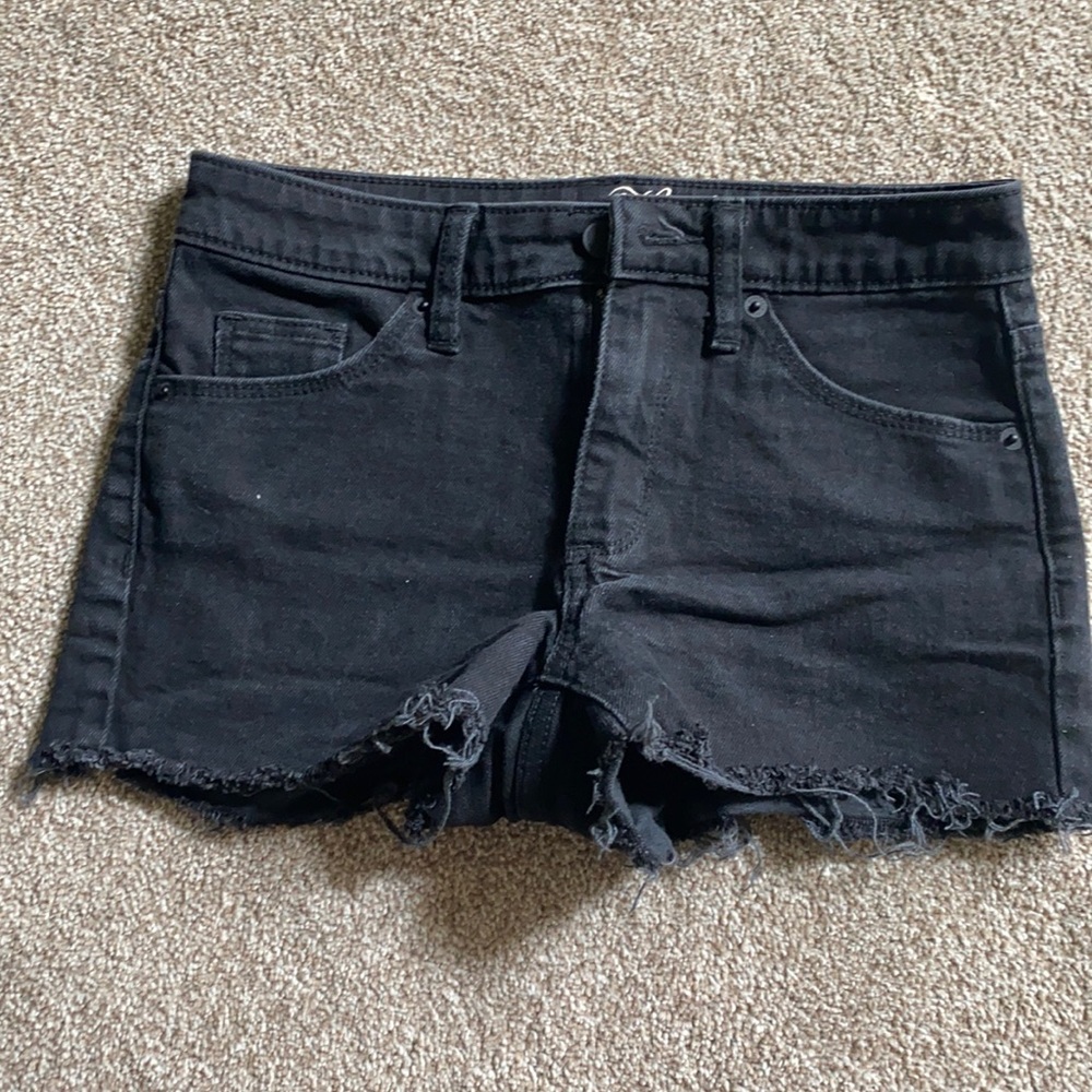 Universal thread high rise short Jean black